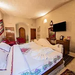 Hotel Safran Cave