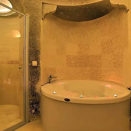 Safran Cave Hotel